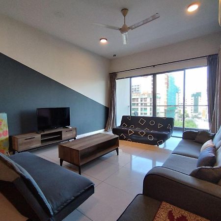 Restary - Black Pink, Loft E - Imago Shopping Mall - Kk City- 3Br,8Pax 来沙旅 黑粉主题公寓 - Loft E - Imago商场 - 泳池 - Kk市中心 - 3房8人 Kota Kinabalu Esterno foto