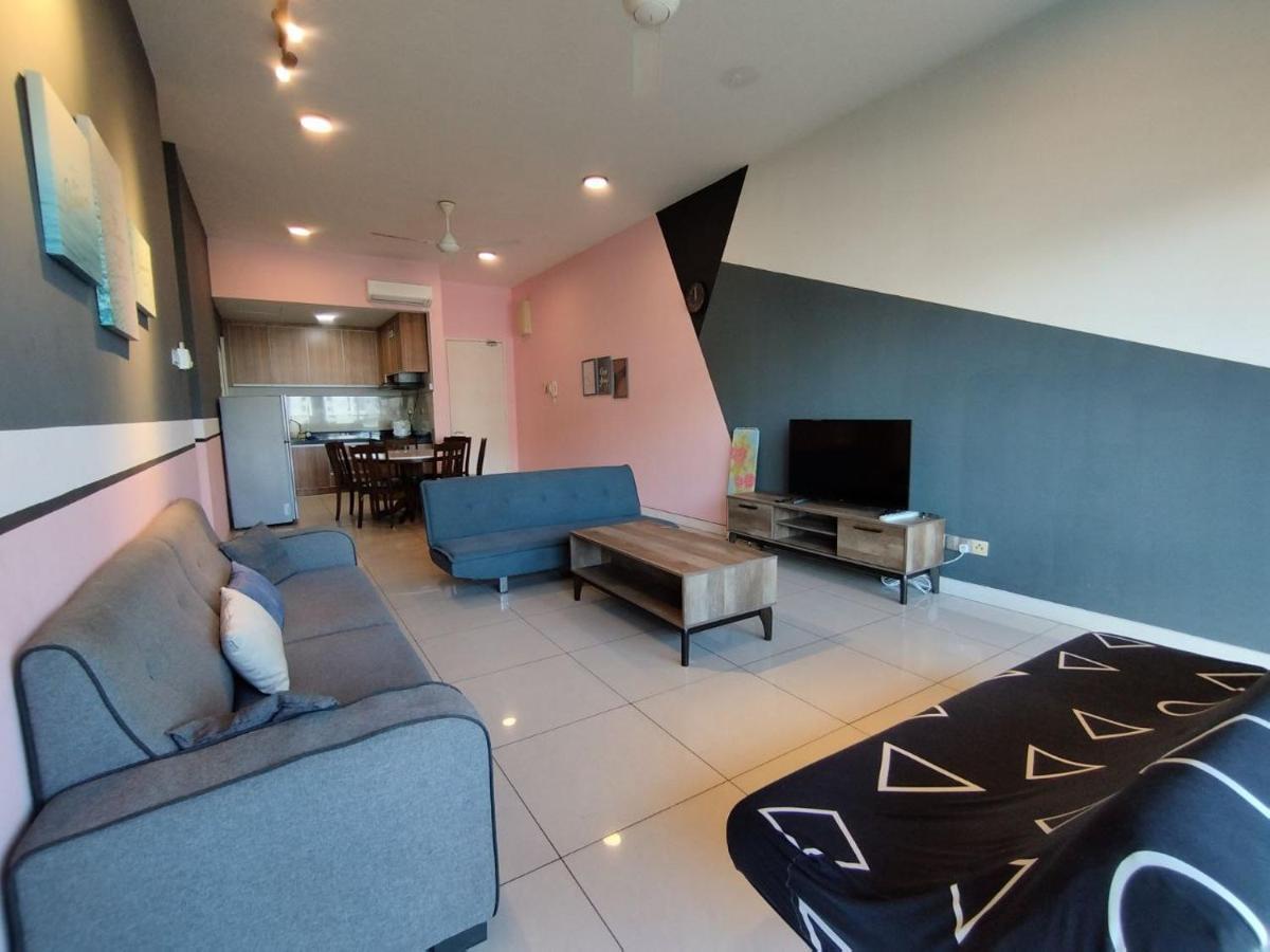 Restary - Black Pink, Loft E - Imago Shopping Mall - Kk City- 3Br,8Pax 来沙旅 黑粉主题公寓 - Loft E - Imago商场 - 泳池 - Kk市中心 - 3房8人 Kota Kinabalu Esterno foto