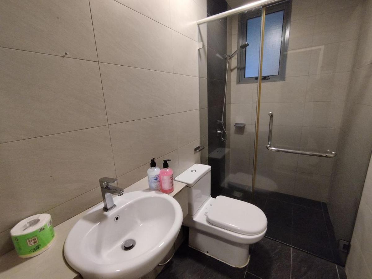 Restary - Black Pink, Loft E - Imago Shopping Mall - Kk City- 3Br,8Pax 来沙旅 黑粉主题公寓 - Loft E - Imago商场 - 泳池 - Kk市中心 - 3房8人 Kota Kinabalu Esterno foto