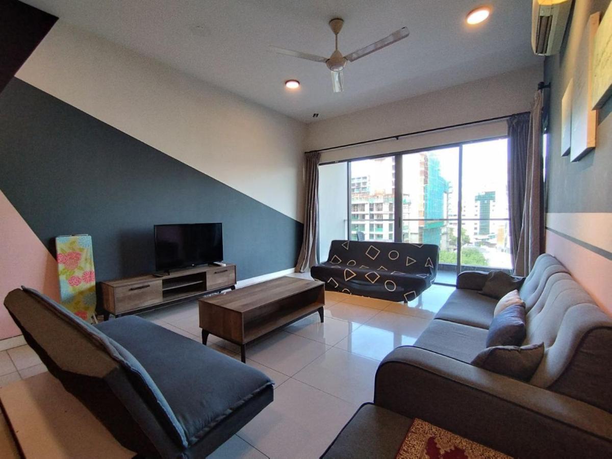 Restary - Black Pink, Loft E - Imago Shopping Mall - Kk City- 3Br,8Pax 来沙旅 黑粉主题公寓 - Loft E - Imago商场 - 泳池 - Kk市中心 - 3房8人 Kota Kinabalu Esterno foto