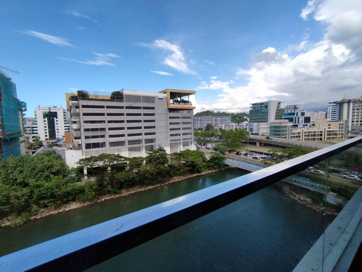 Restary - Black Pink, Loft E - Imago Shopping Mall - Kk City- 3Br,8Pax 来沙旅 黑粉主题公寓 - Loft E - Imago商场 - 泳池 - Kk市中心 - 3房8人 Kota Kinabalu Esterno foto