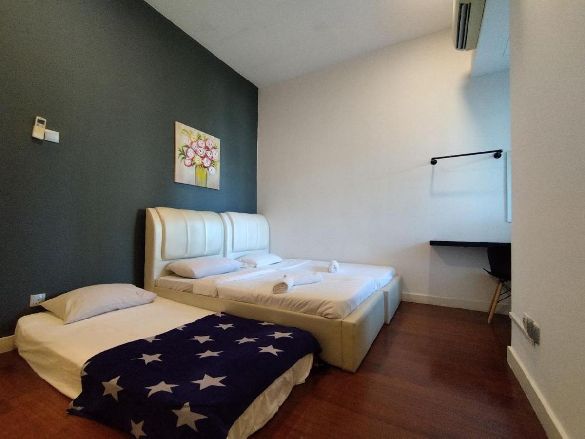 Restary - Black Pink, Loft E - Imago Shopping Mall - Kk City- 3Br,8Pax 来沙旅 黑粉主题公寓 - Loft E - Imago商场 - 泳池 - Kk市中心 - 3房8人 Kota Kinabalu Esterno foto
